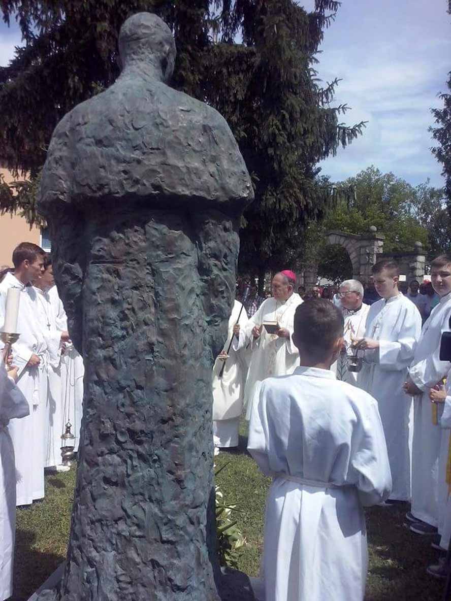 Stepinac - blagosloc spomenika